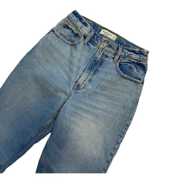 Abercrombie & Fitch Curve Love The High Rise Ultra Straight Jean with Vent Hem - Picture 4 of 9